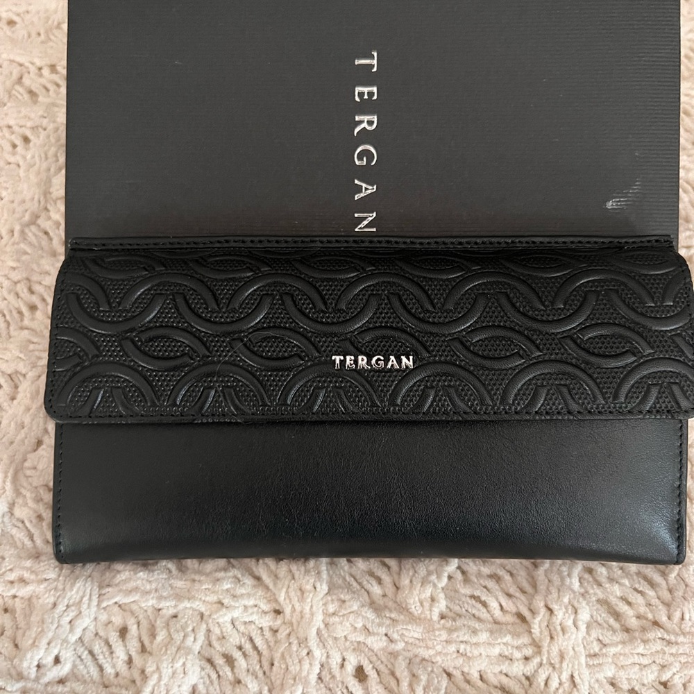Elegant design and so classic wallet 🖤